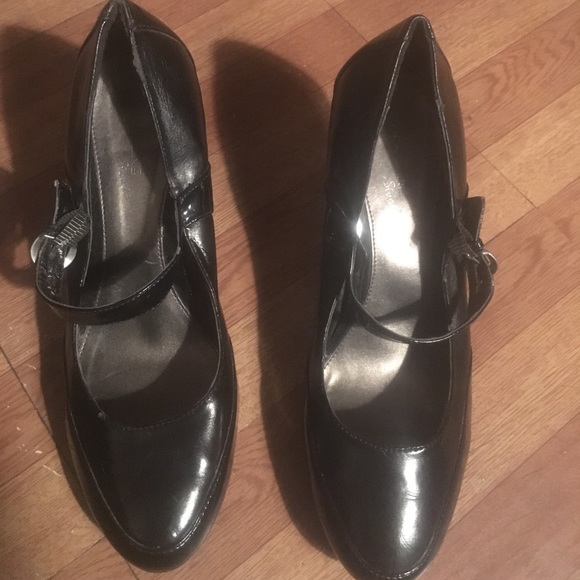 Madeline Stuart Shoes - Size 9 1/2 M. Madeline Stuart heels.